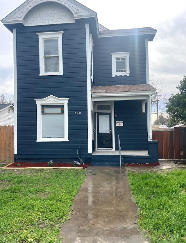 220 S K, Madera, CA 93637 - traditional home with fence and a front yard