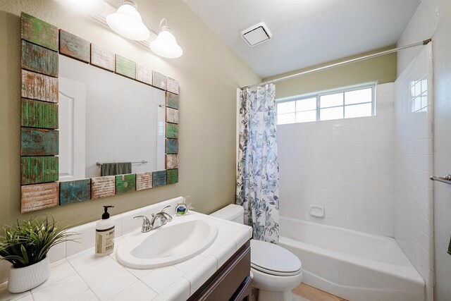 8164 N 8th St, Fresno, CA 93720 - full bathroom with toilet, vanity, and shower / bath combination with curtain
