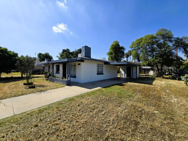 155 E Hampton Way, Fresno, CA 93704 - ranch-style home featuring concrete driveway
