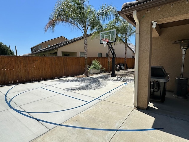 1885 N Whitehorse, Clovis, CA 93619 - view of sport court featuring fence and basketball hoop