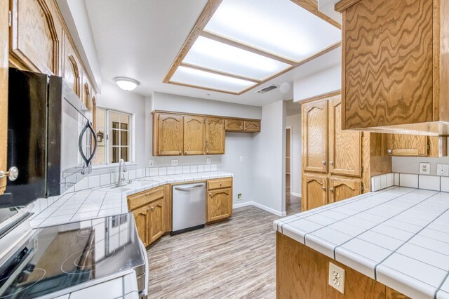 944 N Chapel Hill Ave, Clovis, CA 93611 - kitchen with a sink, tile counters, visible vents, electric range oven, and dishwasher