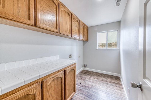 944 N Chapel Hill Ave, Clovis, CA 93611 - laundry room featuring baseboards, visible vents, washer hookup, cabinet space, and electric dryer hookup