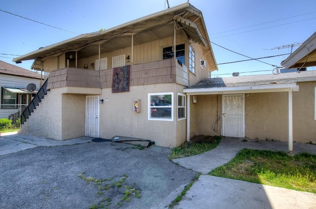 329 N Glenn Ave, Fresno, CA 93701 - view of front facade featuring stairway and stucco siding