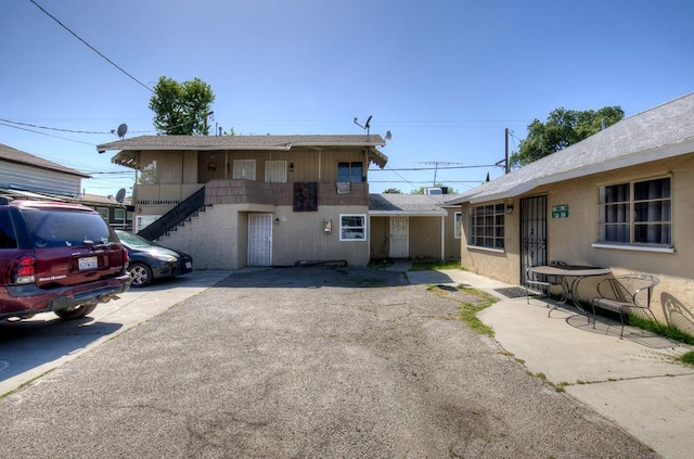 329 N Glenn Ave, Fresno, CA 93701 - exterior space with stairway