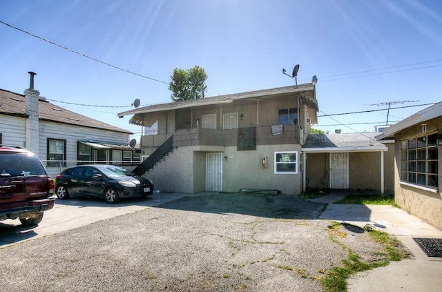 329 N Glenn Ave, Fresno, CA 93701 - back of property with stairway