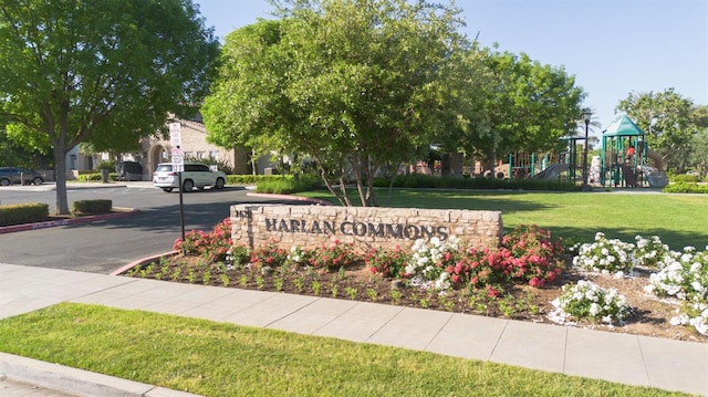 1525 N Piccadilly Ln, Clovis, CA 93619 - community sign featuring a yard