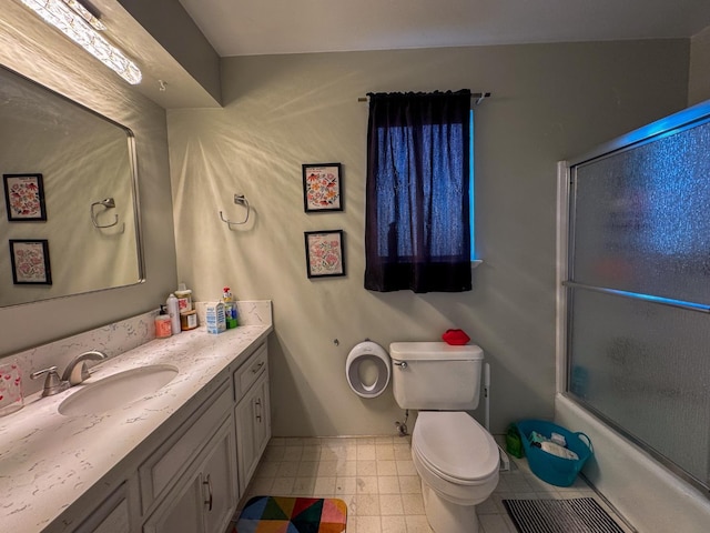 1233 Redwood Ln, Selma, CA 93662 - full bathroom with vanity, toilet, and enclosed tub / shower combo