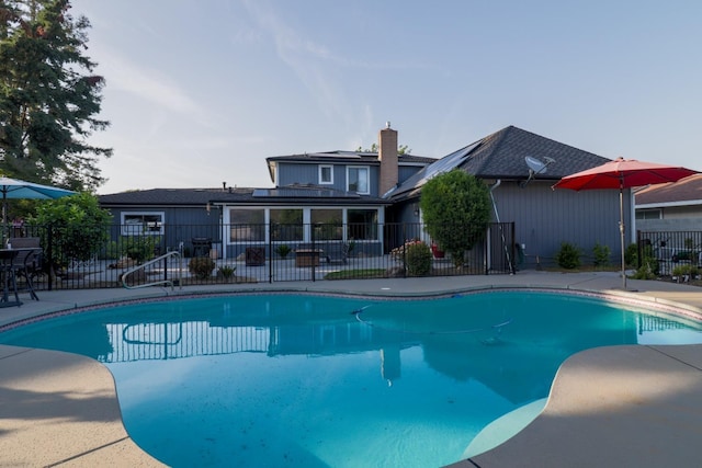 1233 Redwood Ln, Selma, CA 93662 - view of swimming pool with a patio