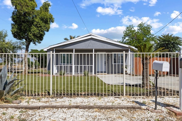 view of front of house with fence and a front yard