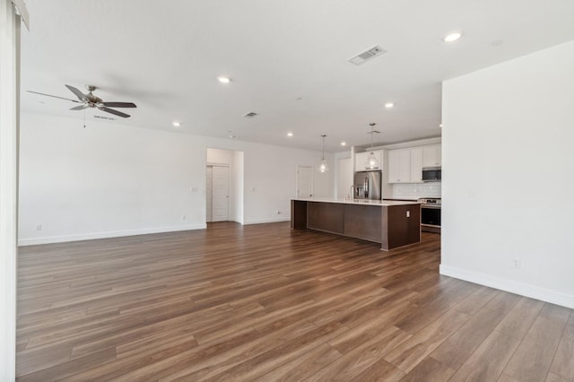 5091 N San Clemente Ave, Fresno, CA 93723 - unfurnished living room with recessed lighting, wood finished floors, ceiling fan, and baseboards
