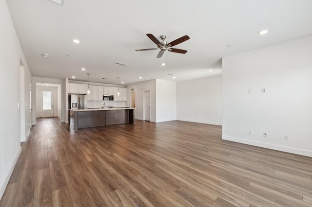 5091 N San Clemente Ave, Fresno, CA 93723 - unfurnished living room with ceiling fan, wood finished floors, baseboards, and recessed lighting