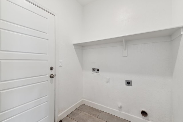5091 N San Clemente Ave, Fresno, CA 93723 - laundry room featuring baseboards, electric dryer hookup, hookup for a washing machine, light tile patterned flooring, and gas dryer hookup