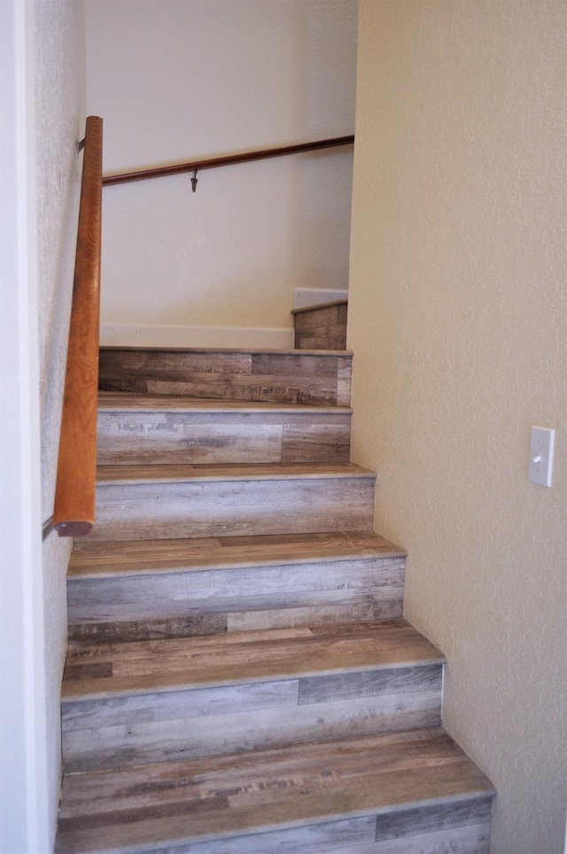 43777 Kaweah River Dr, Three Rivers, CA 93271 - staircase with a textured wall