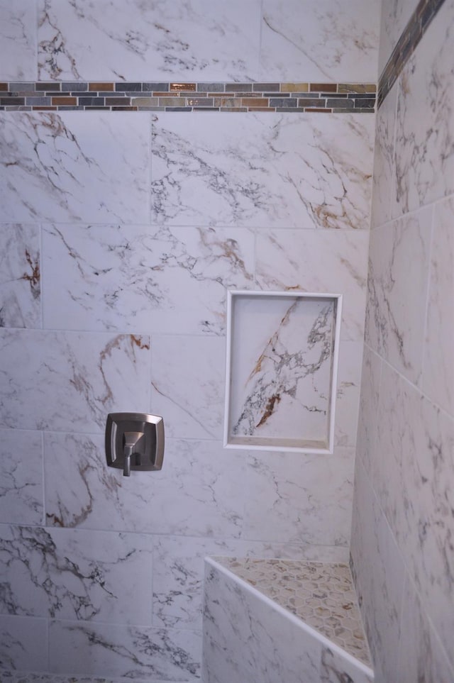 43777 Kaweah River Dr, Three Rivers, CA 93271 - bathroom featuring tiled shower
