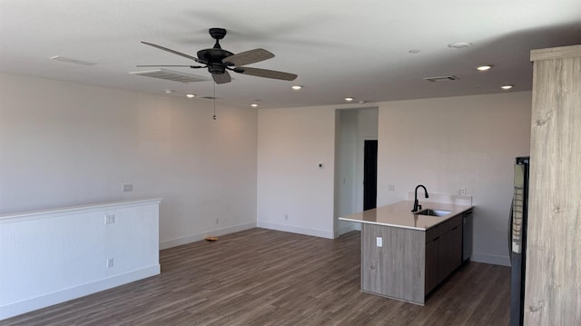 kitchen featuring a sink, ceiling fan, open floor plan, dark wood-style floors, and recessed lighting