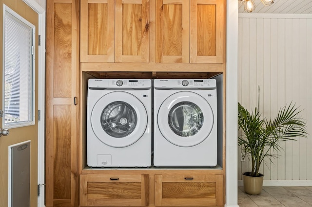 13801 E Rialto Ave, Sanger, CA 93657 - clothes washing area featuring washing machine and dryer, cabinet space, and baseboards