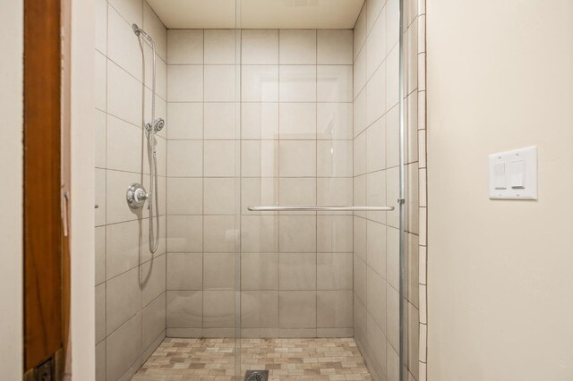 13801 E Rialto Ave, Sanger, CA 93657 - full bathroom featuring a shower stall