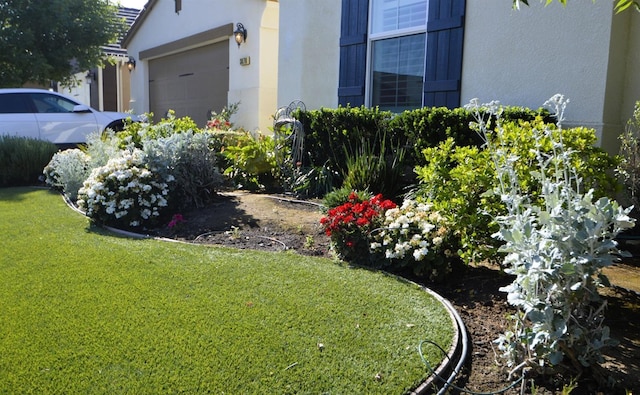 3476 Trenton Ln, Clovis, CA 93619 - view of green lawn with an attached garage