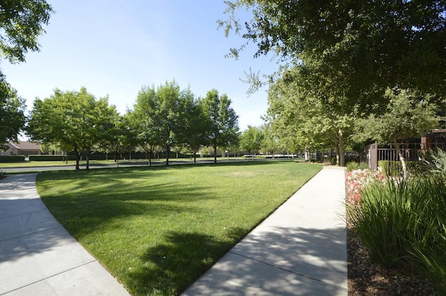 3476 Trenton Ln, Clovis, CA 93619 - view of property's community with a lawn