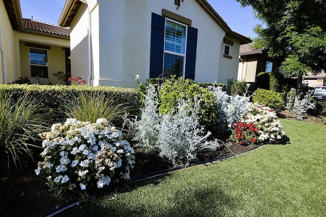 3476 Trenton Ln, Clovis, CA 93619 - view of side of home with stucco siding, a tile roof, and a lawn
