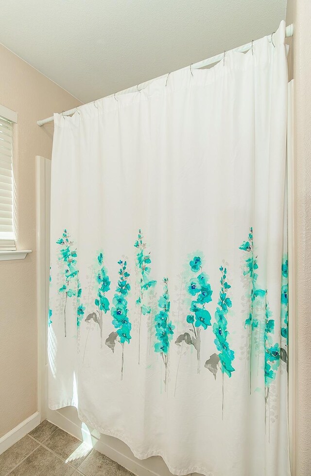 6588 E Lowe Ave, Fresno, CA 93727 - bathroom featuring baseboards