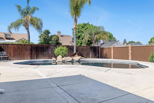 2371 Sophia Ln, Kingsburg, CA 93631 - view of pool with a fenced backyard and a patio area