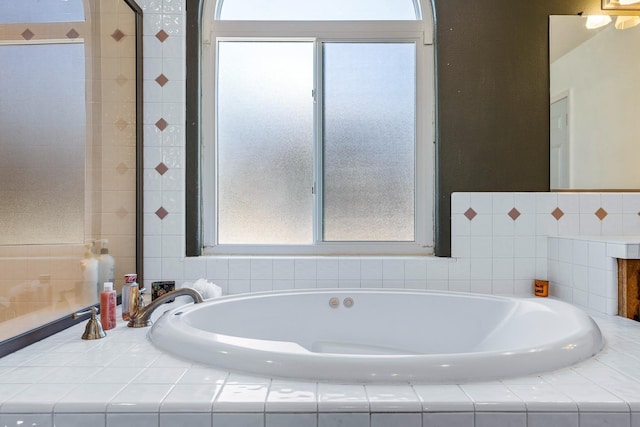 2371 Sophia Ln, Kingsburg, CA 93631 - bathroom with a garden tub