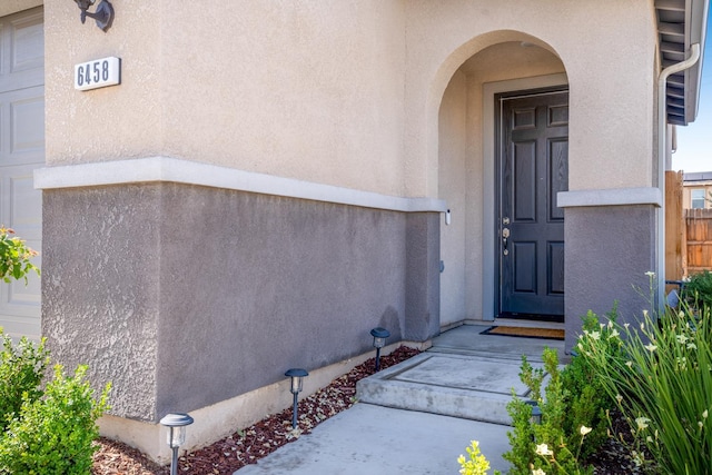 6458 E Riesling Dr, Fresno, CA 93727 - entrance to property featuring stucco siding