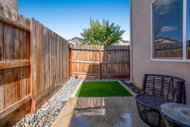 6458 E Riesling Dr, Fresno, CA 93727 - view of yard with fence and a patio area