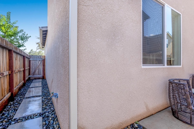 6458 E Riesling Dr, Fresno, CA 93727 - view of side of property featuring stucco siding