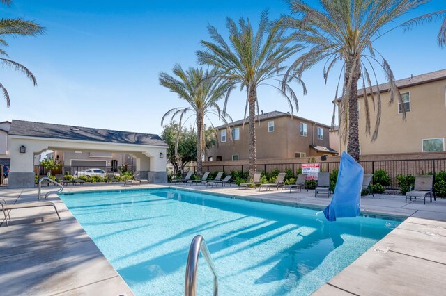 6458 E Riesling Dr, Fresno, CA 93727 - community pool with fence and a patio area