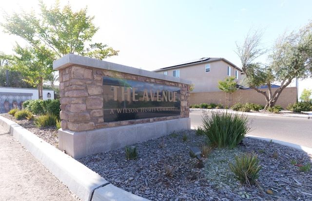 6458 E Riesling Dr, Fresno, CA 93727 - view of community sign