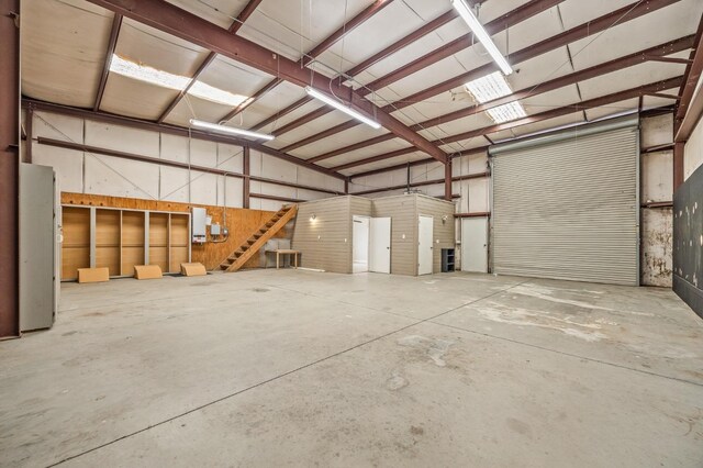 2758 N Highland Ave, Fresno, CA 93737 - view of garage