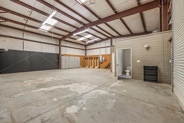 2758 N Highland Ave, Fresno, CA 93737 - view of garage