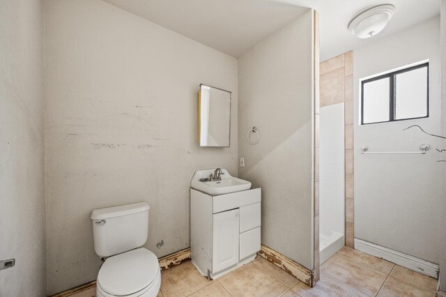 2758 N Highland Ave, Fresno, CA 93737 - full bath featuring toilet, tiled shower, vanity, and tile patterned floors