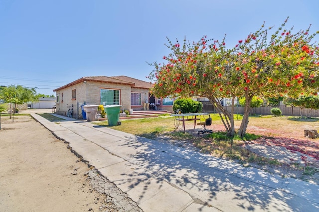 1197 Pucheu St, Mendota, CA 93640 - view of front of property featuring fence