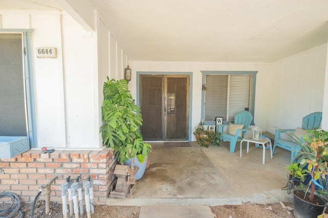 entrance to property featuring a patio area