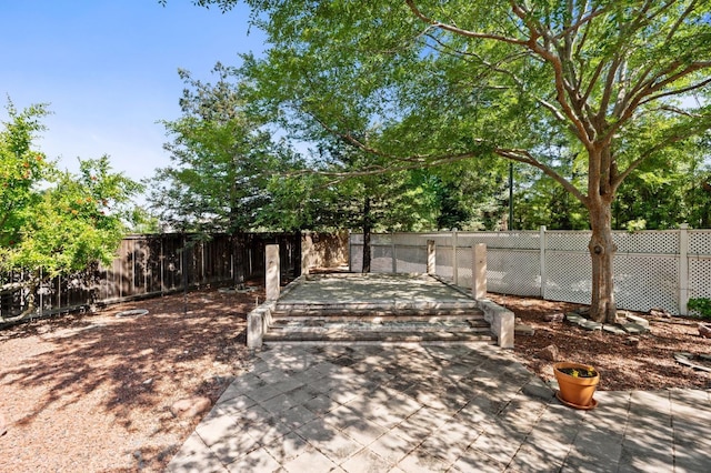 10597 E Fieldstone Ave, Clovis, CA 93619 - surrounding community with a fenced backyard and a patio