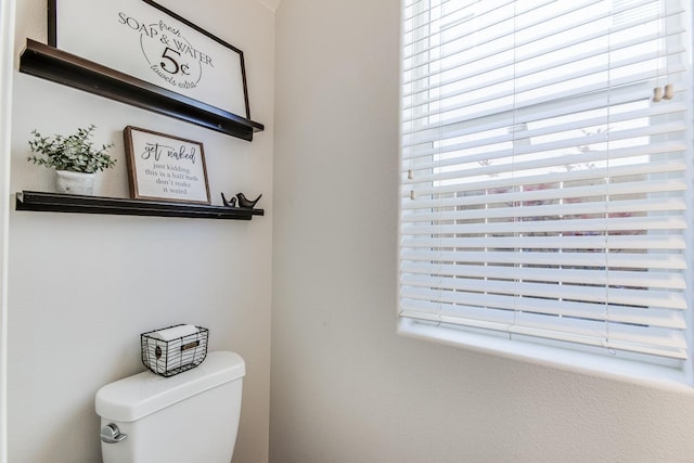 3877 Griffith Ave, Clovis, CA 93619 - bathroom with toilet