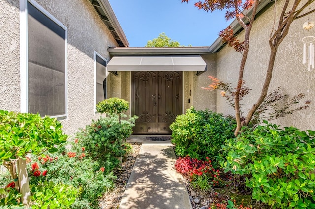 947 Carson Ave, Clovis, CA 93611 - entrance to property featuring stucco siding