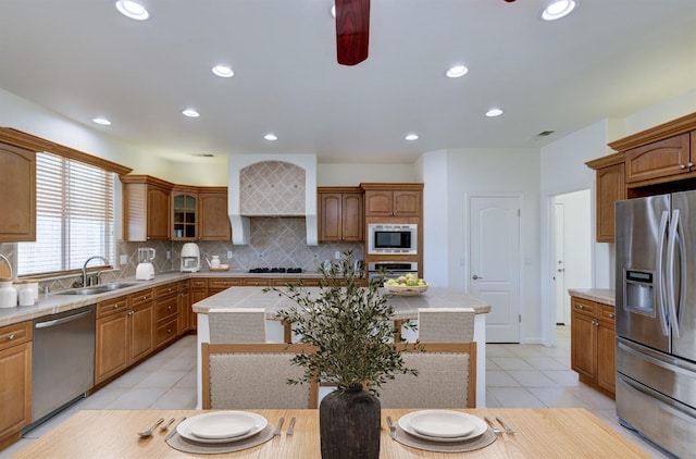 30925 Pennyroyal Ln, Prather, CA 93651 - kitchen with stainless steel appliances, a sink, decorative backsplash, light countertops, and a center island