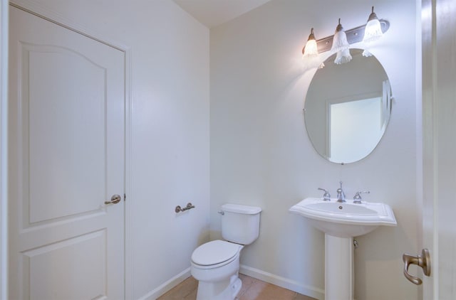 30925 Pennyroyal Ln, Prather, CA 93651 - bathroom featuring toilet, baseboards, and tile patterned flooring