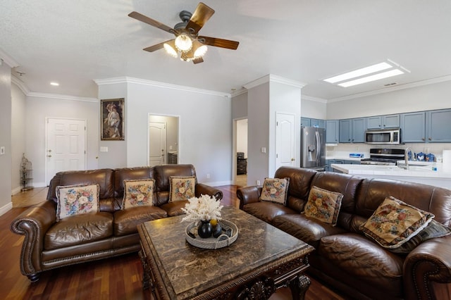 living room featuring dark wood-style floors, ceiling fan, ornamental molding, baseboards, and recessed lighting