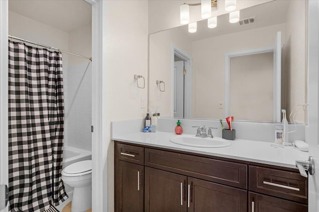 841 Corazon Ave, Clovis, CA 93619 - full bath with vanity and shower / bath combo
