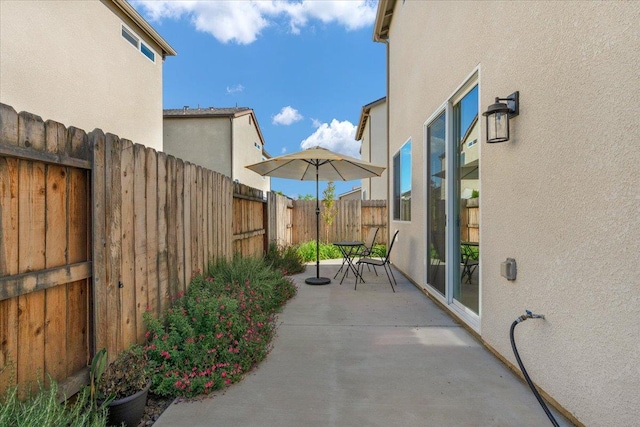 841 Corazon Ave, Clovis, CA 93619 - view of patio / terrace