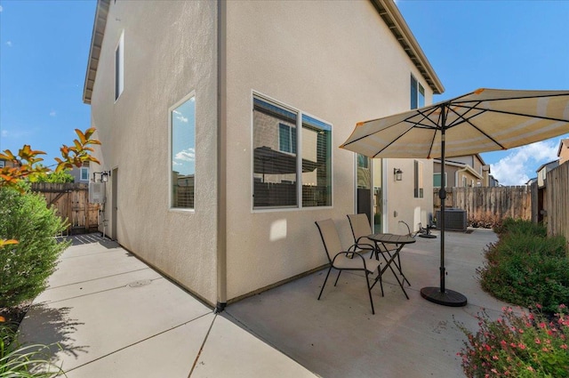 841 Corazon Ave, Clovis, CA 93619 - fenced backyard featuring a patio area