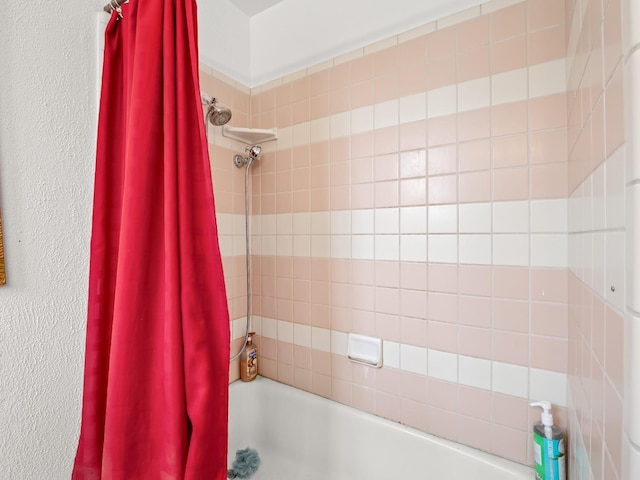 bathroom featuring shower / tub combo