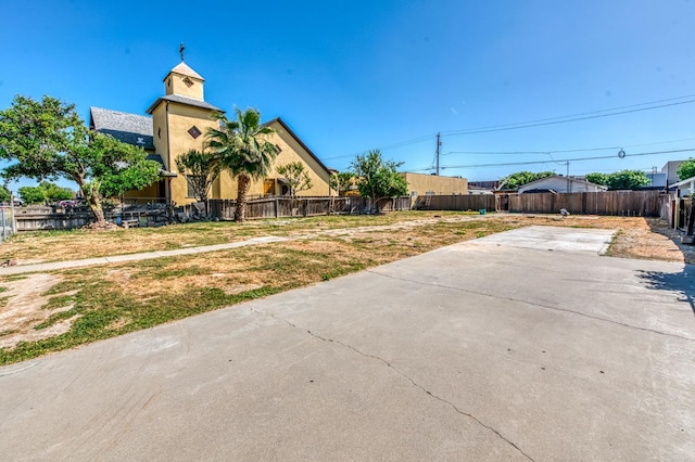 view of yard with a patio