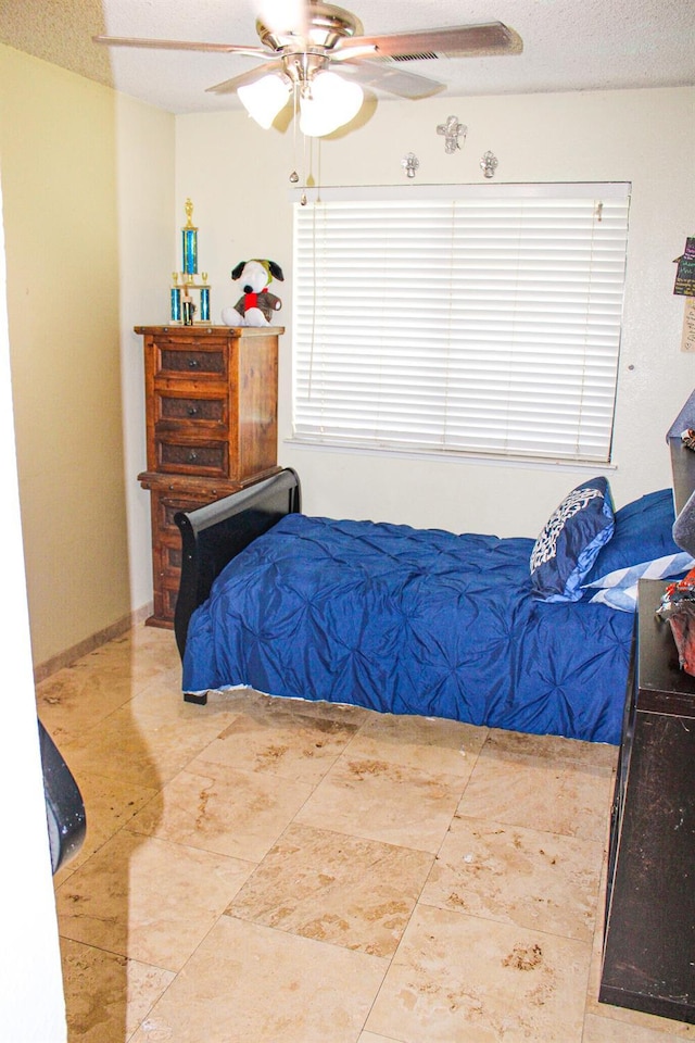 bedroom with ceiling fan