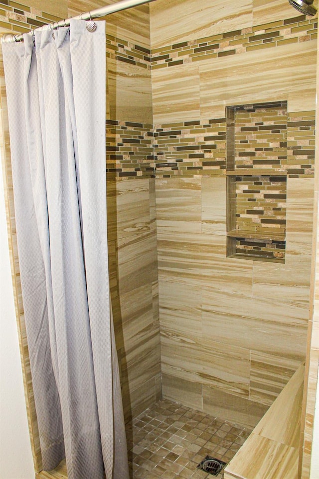 3694 W Robinson Ave, Fresno, CA 93722 - full bathroom with tiled shower